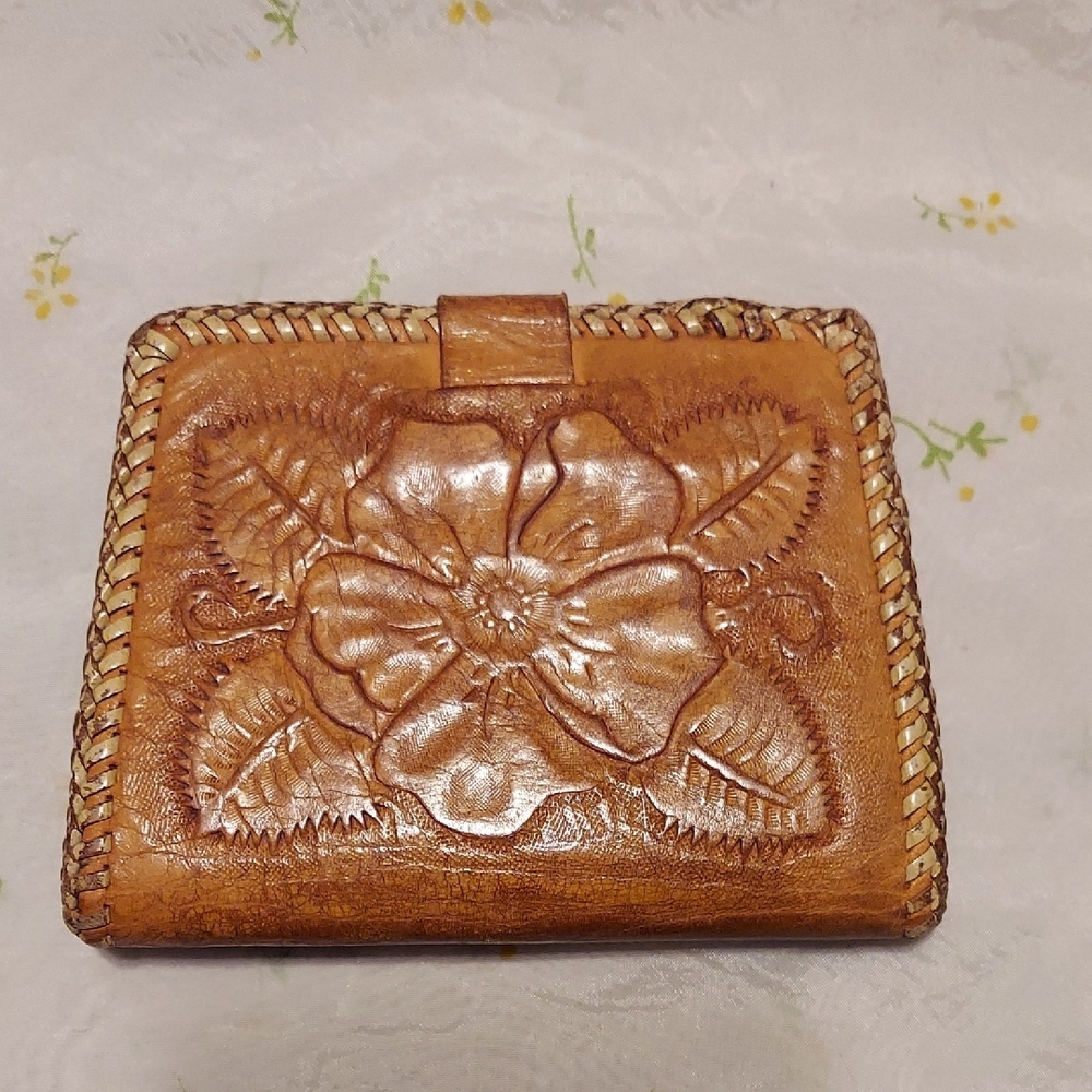 Elegant Tan Leather Women's Bag